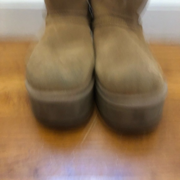 Uggs classic mini platform boots - Picture 2 of 7